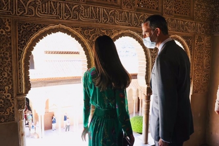 Los Reyes Felipe y Letizia, contemplando la exposición `Odaliscas. De Ingres a Picasso` (JUNTA DE ANDALUCÍA) Los Reyes Felipe y Letizia, contemplando la exposición `Odaliscas. De Ingres a Picasso` (JUNTA DE ANDALUCÍA)
