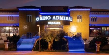 Entrada a las instalaciones del Casino Admiral de Granada Entrada a las instalaciones del Casino Admiral de Granada