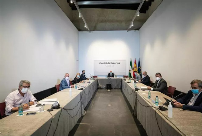 Reunión del comité de expertos Covid-19 de la Junta de Andalucía presidido por el consejero de Salud y Familias, Jesús Aguirre. (JUNTA DE ANDALUCÍA)