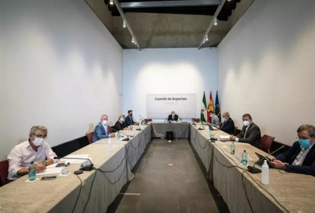 Reunión del comité de expertos Covid-19 de la Junta de Andalucía presidido por el consejero de Salud y Familias, Jesús Aguirre. (JUNTA DE ANDALUCÍA)