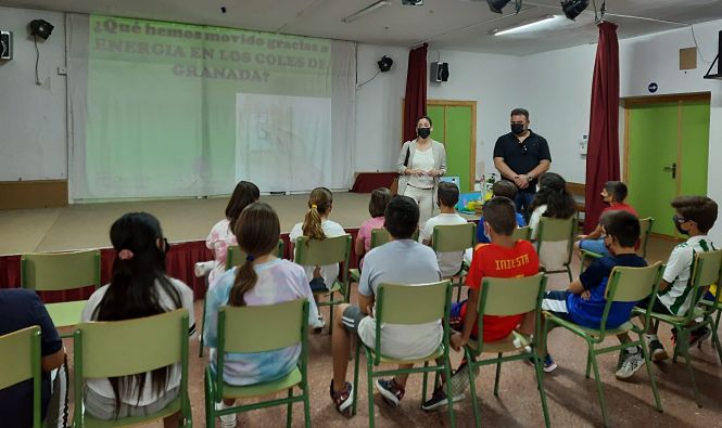 Charla en uno de los colegios (DIPGRA)