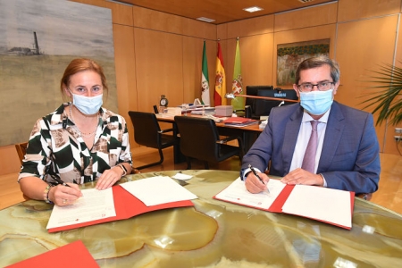 Imagen de la firma del convenio (R. MARTÍNEZ / DIPGRA)