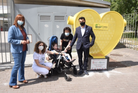 Corazón solidario en Diputación (S. BÁRCENA / DIPGRA)