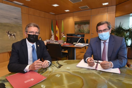 José Entrena y Manuel Gavilán durante la reunión (DIPUTACIÓN) 