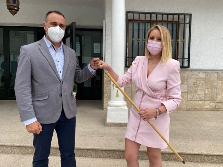 Francisco Rodríguez con la nueva alcaldesa de El Valle (PP) 