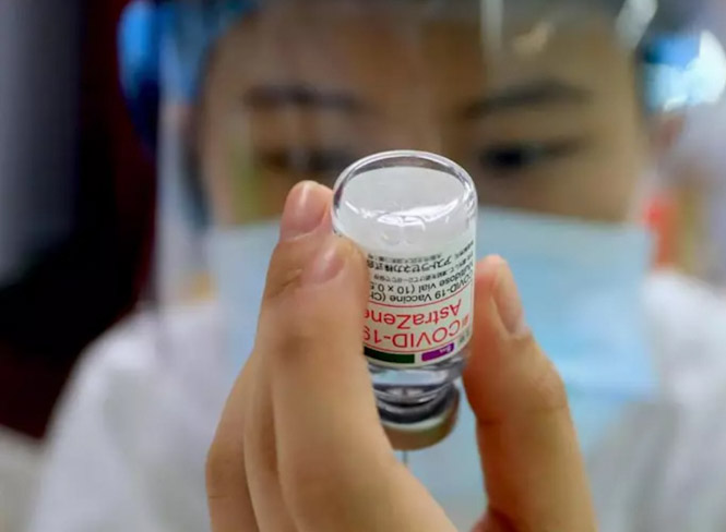 Dosis de la vacuna de AstraZeneca (DANIEL CENG SHOU-YI/ZUMA WIRE/DPA)