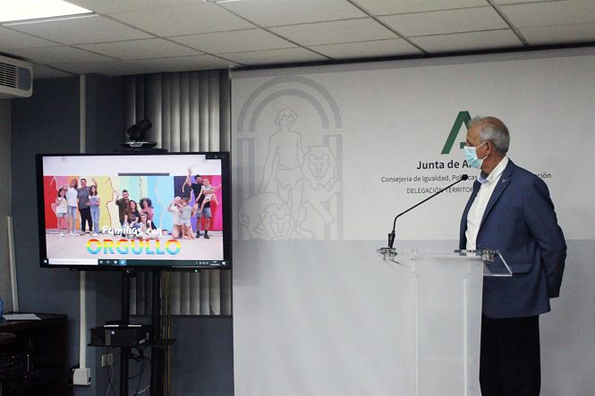 Presentación de la campaña `Familias con orgullo` (JUNTA)