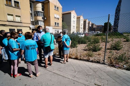 Imagen de la visita al Barrio de Santa Adela (PSOE)