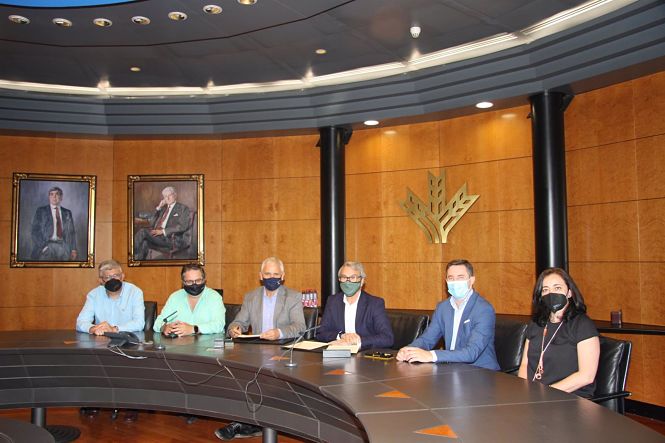 Renovación del compromiso entre Caja Rural y Cooperativas Agro-Alimentarias (CAJA RURAL)