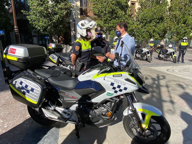 Presentación de las nuevas motos de la Policía Local (AYTO. GRANADA) 