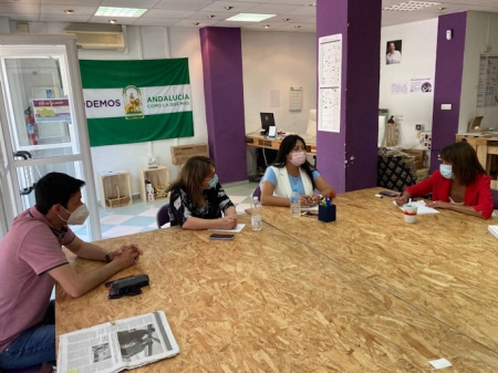 Imagen de la reunión con Fampa Alhambra (PODEMOS) 