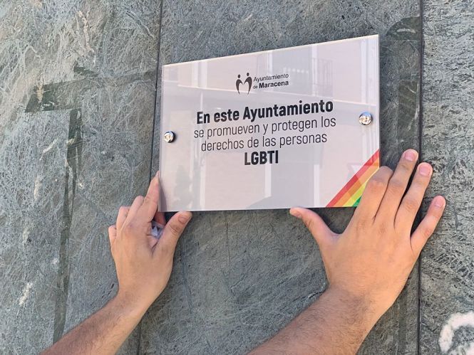 Placa instalada en el Ayuntamiento de Maracena (AYTO. MARACENA) 