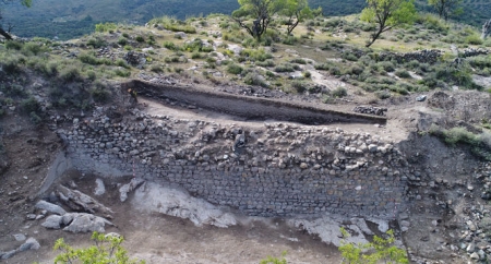 Lienzo del recinto superior documentado durante la intervención (UGR)