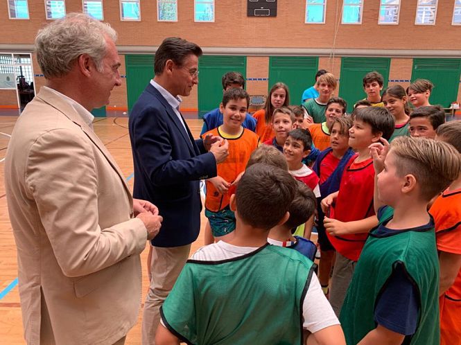 Luis Salvador y Jose Antonio Antonio Huertas han visitado uno de los talleres (AYTO. GRANADA)
