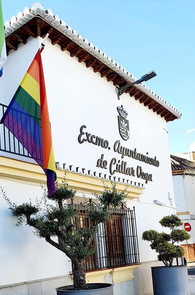 Bandera Arco Iris en el Ayuntamiento de Cúllar Vega (AYTO. CÚLLAR VEGA)