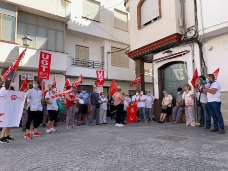 Concentración ante el Ayuntamiento de Huétor Tájar (UGT) 