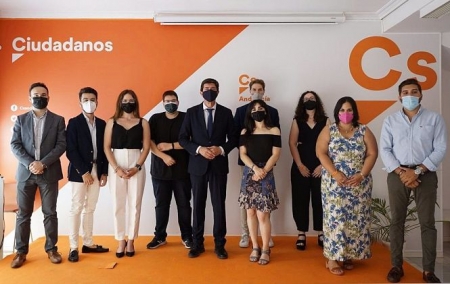 Imagen del encuentro de este tarde del vicepresidente de la Junta y coordinador autonómico de Cs, Juan Marín, con Jóvenes Ciudadanos (CIUDADANOS) 