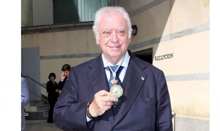 Tico Medina, cuando recibió la Medalla de Andalucía en 2008 (EUROPA PRESS)