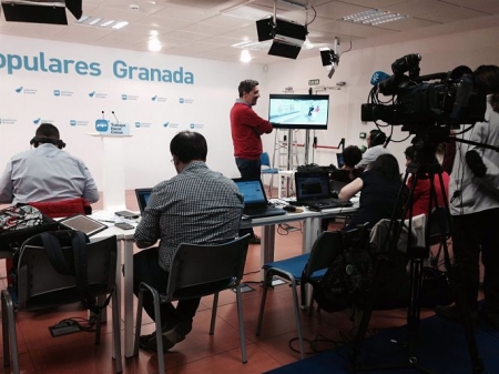 Imagen de archivo de la sede del PP en Granada antes del inicio de una rueda de prensa (EUROPA PRESS) 