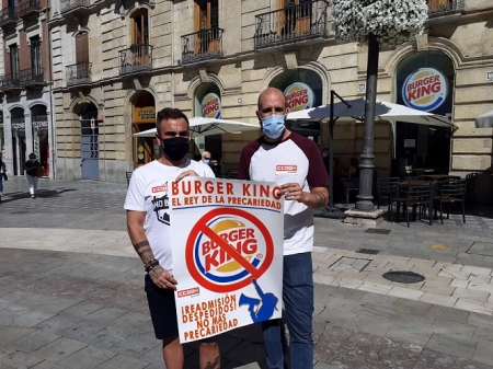 Trabajadores reclamando ser readmitidos (CCOO) Trabajadores reclamando ser readmitidos (CCOO)