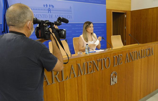 La portavoz adjunta del Grupo Socialista en el Parlamento andaluz, María Márquez, en rueda de prensa en una foto de archivo (RAUL DIAZ/PSOE-A) 