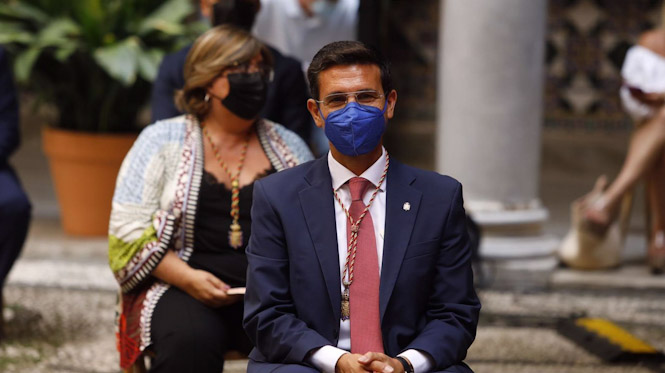 Francisco Cuenca (PSOE), en el pleno de investidura en el que ha sido elegido este miércoles nuevo alcalde de Granada (ÁLEX CÁMARA-EUROPA PRESS)