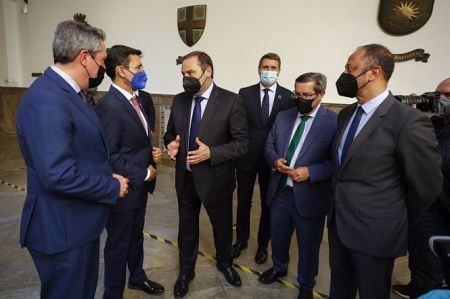 El Ministro José Luis Ábalos visita a Francisco Cuenca tras ser elegido nuevo alcalde de la ciudad (ALEX CAMARA-EUROPA PRESS) 