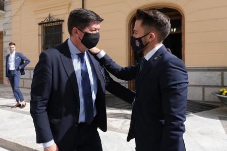 Juan Marín junto al nuevo alcalde de Huéscar, Ramón Martínez (CIUDADANOS) Juan Marín junto al nuevo alcalde de Huéscar, Ramón Martínez (CIUDADANOS)