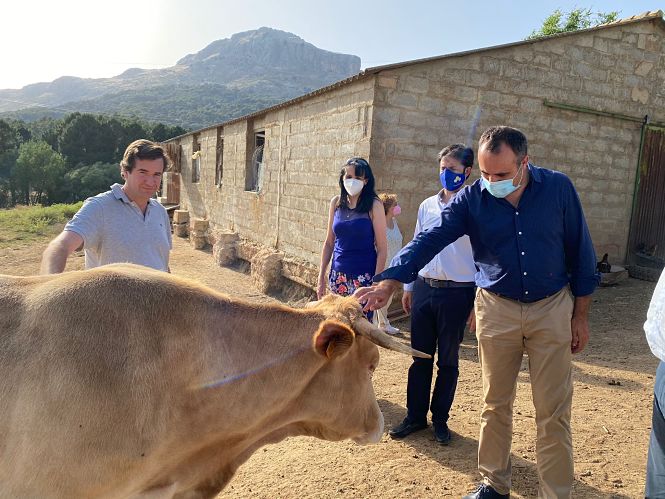 Imagen del encuentro con ganaderos (PP) 