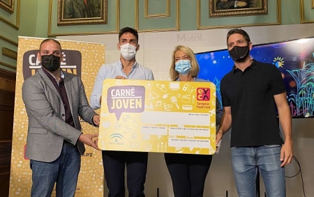 Presentación de los descuentos con el carné joven (MOTRIL EN VIVO)