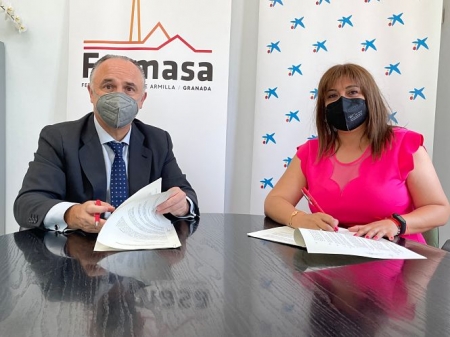 Juan Ignacio Zafra, director territorial de CaixaBank en Andalucía Oriental, y Loli Cañavate, alcaldesa de Armilla y presidenta de Fermasa, durante la firma del convenio (FERMASA) Juan Ignacio Zafra, director territorial de CaixaBank en Andalucía Oriental, y Loli Cañavate, alcaldesa de Armilla y presidenta de Fermasa, durante la firma del convenio (FERMASA)