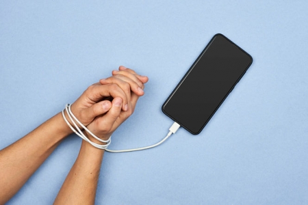 La nomofobia es la dependencia extrema al teléfono móvil por parte del sujeto (UGR)