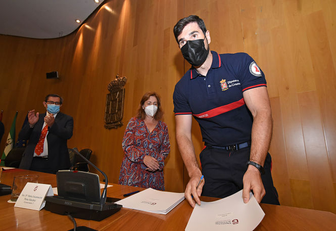 Toma de psoesiónd e los nuevos bomberos (R. MARTÍNEZ / DIPGRA)