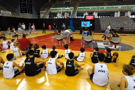 El alcalde de Granada, Francisco Cuenca, en el Palacio de Deportes (AYUNTAMIENTO DE GRANADA) 