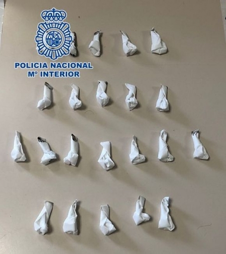 Papelinas intervenidas a un detenido en Motril (POLICÍA NACIONAL) 