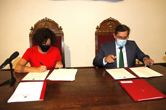 Imagen de la firma del convenio (UGR) 