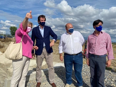 Pablo Hispán y José Robles (PP) durante una visita a Vegas del Genil (PP DE GRANADA/ARCHIVO))