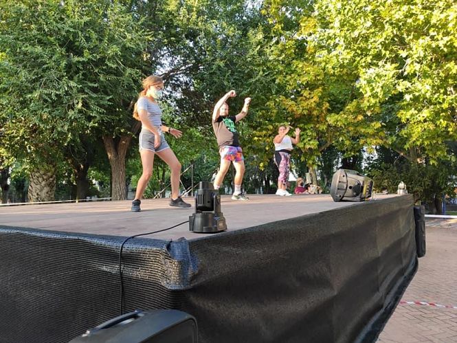 masterclass de zumba organizada por el Ayuntamiento de Otura (AYTO. OTURA) 