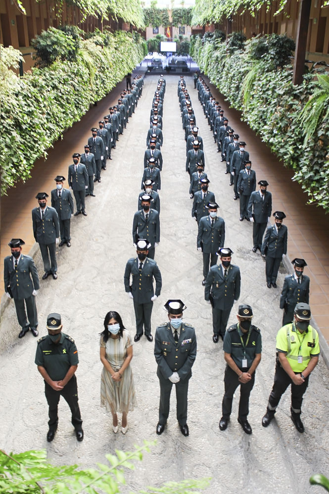 La Subdelegada del gobierno ha recibido a los nuevos agentes (GUARDIA CIVIL)