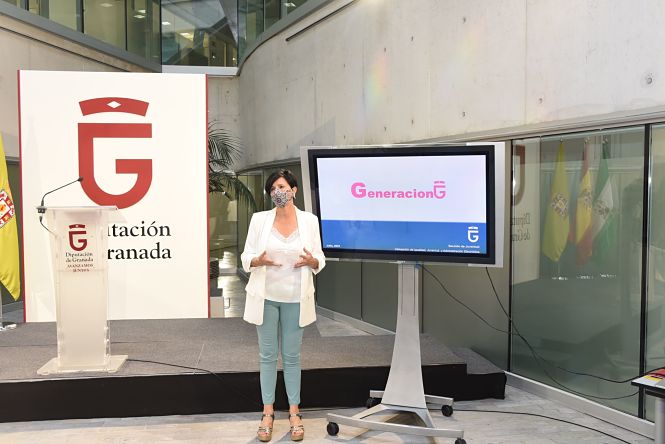 La diputada de Igualdad y Juventud, Mercedes Garzón, ha presentado el proyecto `Generación G` (JM GIL / DIPGRA)