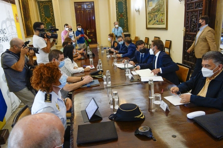 Reunión de la mesa contra los cortes de luz (JAVIER ALGARRA / AYUNTAMIENTO)