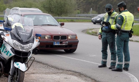 Agentes de la Guardia Civil de Tráfico (EMERGENCIAS 112)