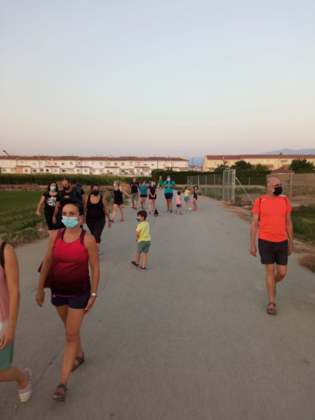 Vecinos de Vegas del Genil durante la ruta nocturna por el municipio (AYTO. VEGAS DEL GENIL) Vecinos de Vegas del Genil durante la ruta nocturna por el municipio (AYTO. VEGAS DEL GENIL)