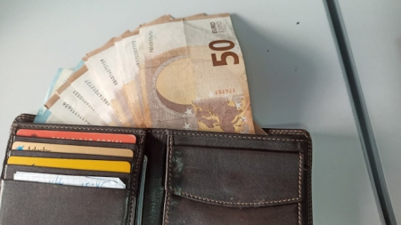 Imagen de la cartera entregada (AYTO. ALMUÑÉCAR)