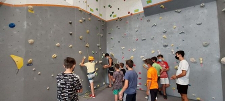 Excursión al rocódromo de los jóvenes de Monachil (AYTO. MONACHIL) Excursión al rocódromo de los jóvenes de Monachil (AYTO. MONACHIL)