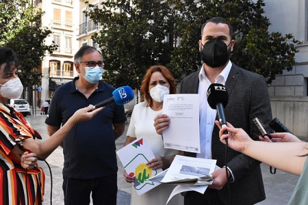 Mari Carmen Pérez y Cgus Fernández en rueda de prensa (IU)