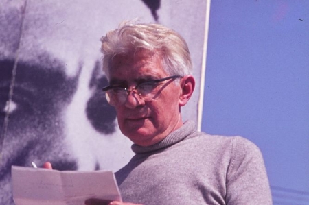 Blas de Otero leyendo el 5 a las 5 el poema `Recuerdo, no recuerdo` (FERNANDO MIRANDA)