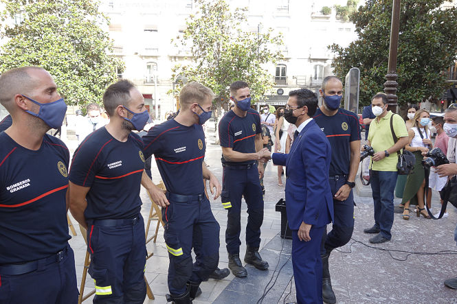 Toma de posesión de los nuevos bomberos (JAVIER ALGARRA / AYUNTAMIENTO) 