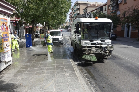 Plan de limpieza en Granada (JAVIER ALGARRA / AYUNTAMIENTO) 