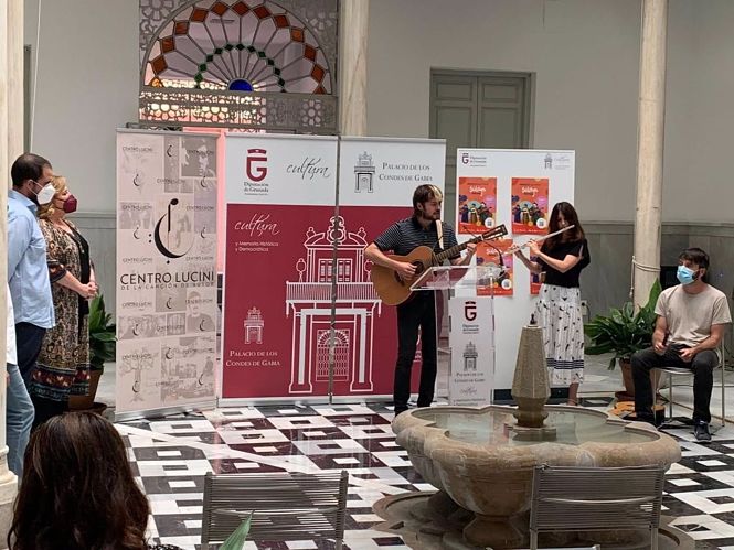 Actuación musical durante la presentación del Festival Sulayr (DIPUTACIÓN DE GRANADA)